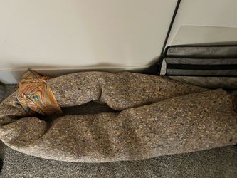 Free carpet padding ( 8x10ft)