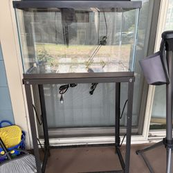 10 Gallon Fish Tank For Sale. 