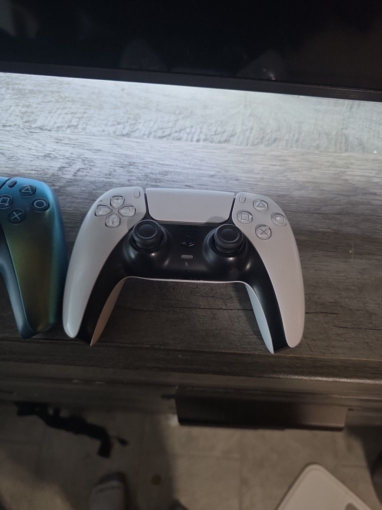 PS5 Controllers