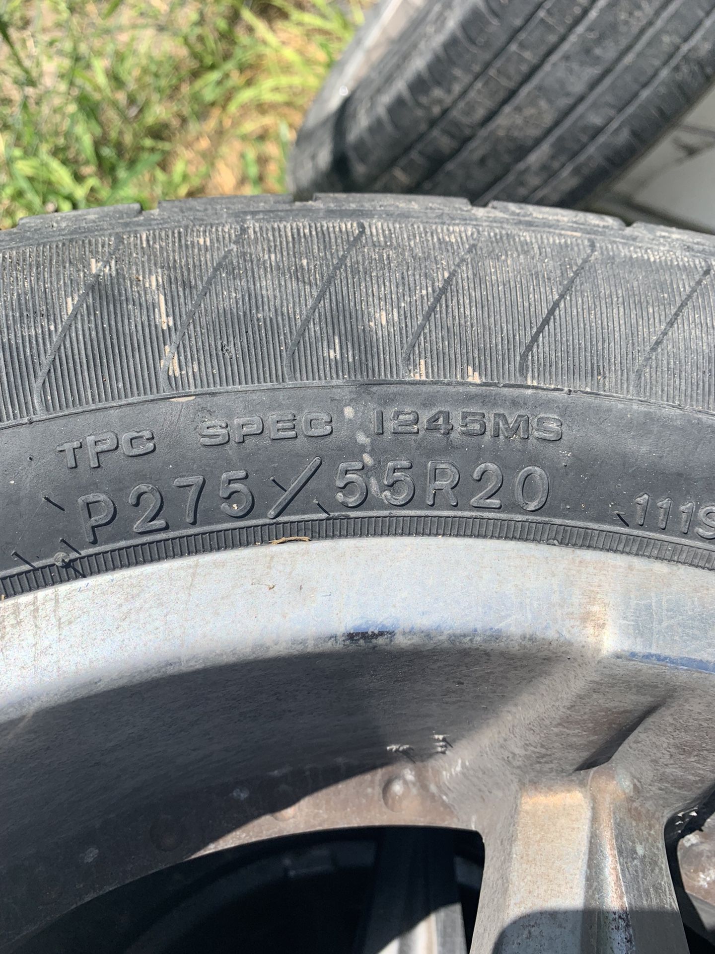 Tires 275 55/20