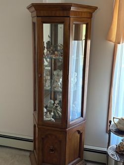Curio cabinet