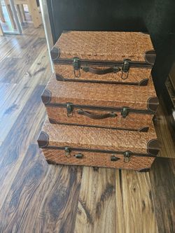 3 luggage decor