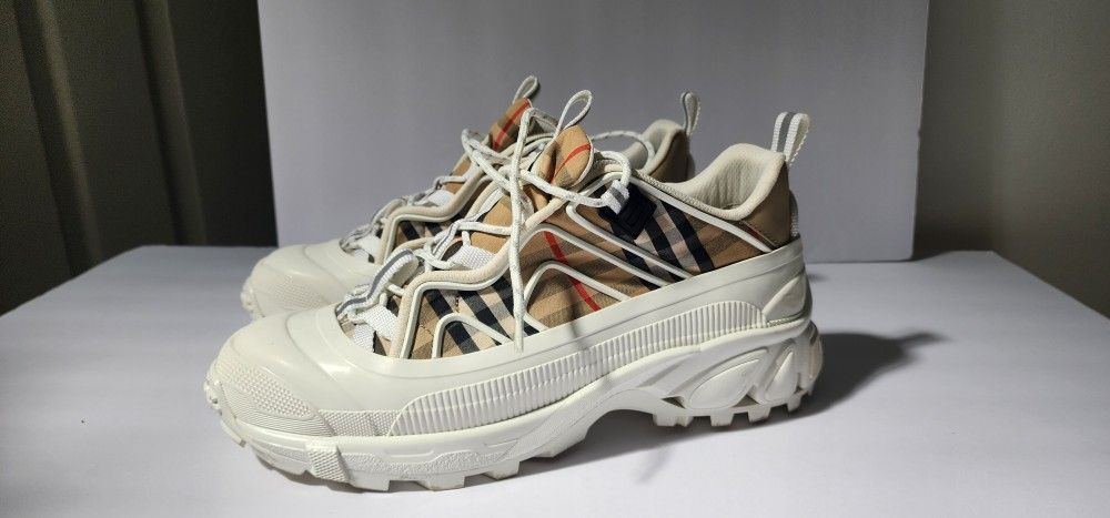 Burberry Shoes Size 43.5