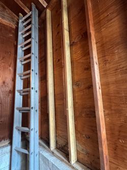 Aluminum ladder type III, Duty rating 200 lbs
