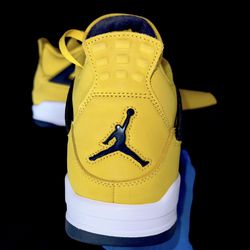 Jordan 4 Lightning Yellow Size 10.5 US New 