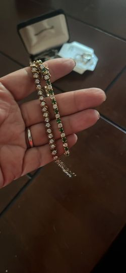 925 Tennis Bracelet with Green and Clear Stones