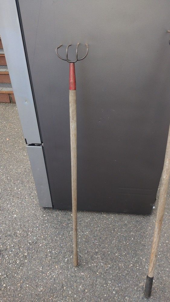 Pitchfork (Curved)