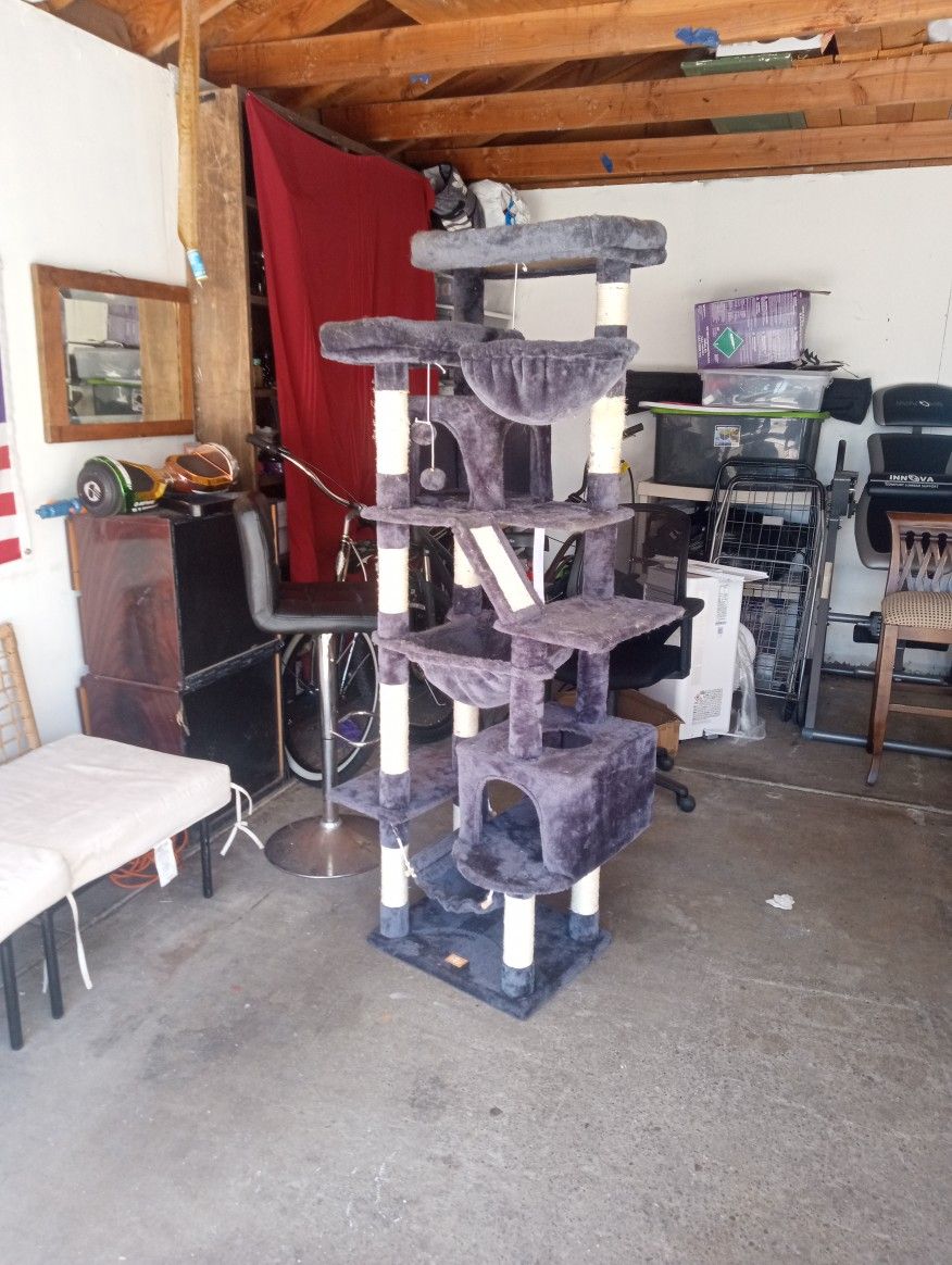 Kitty Cat Playhouse And Good Condition