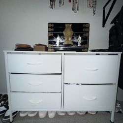 5 drawer dresser 