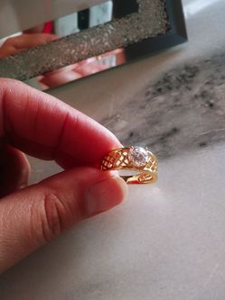 Pretty size 8 ring
