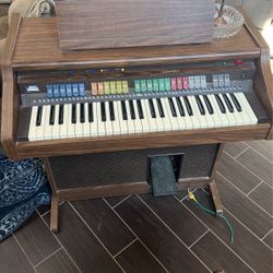 Lowery L2 Organ