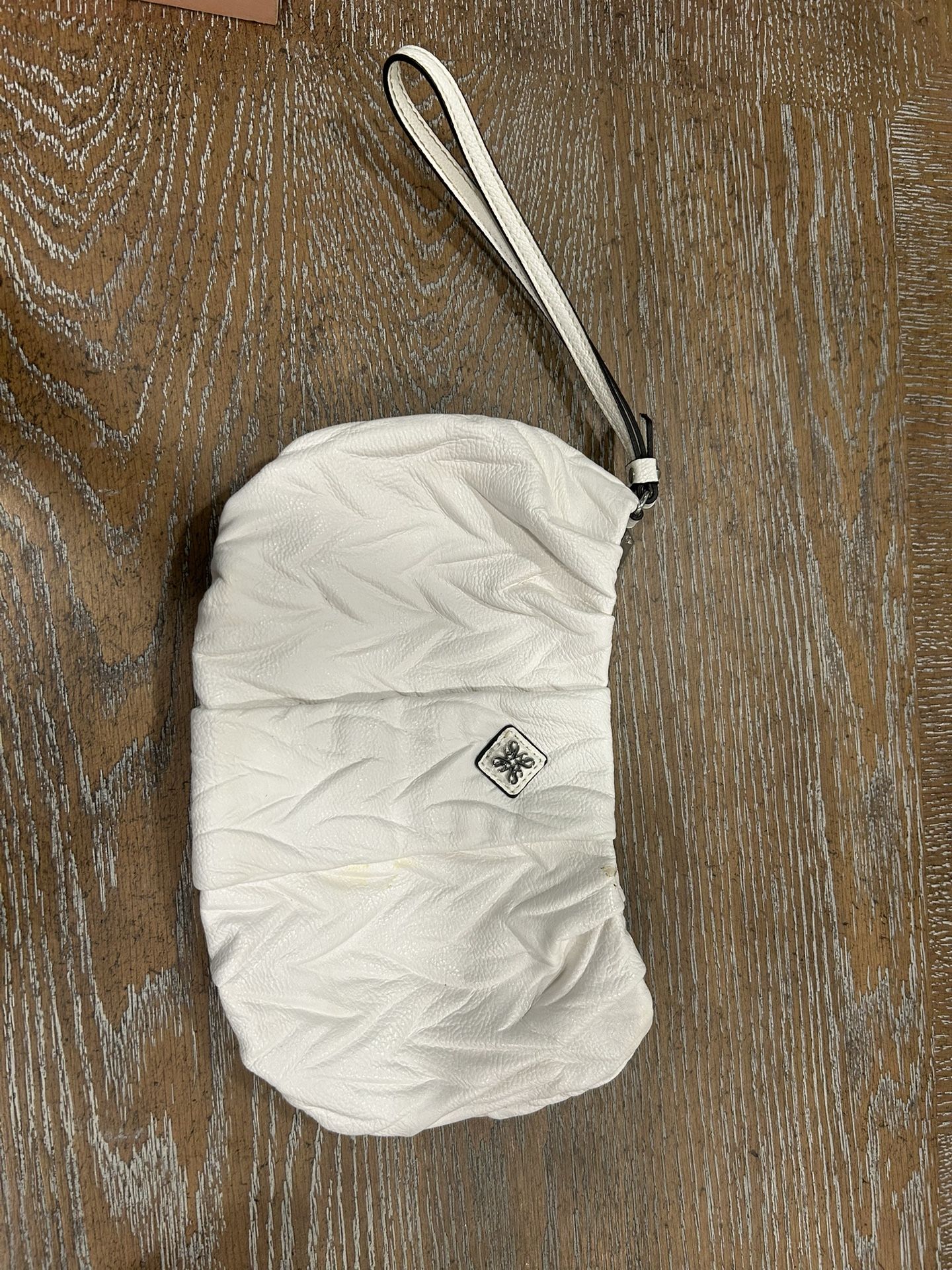 Princess Vera Wang white wristlet