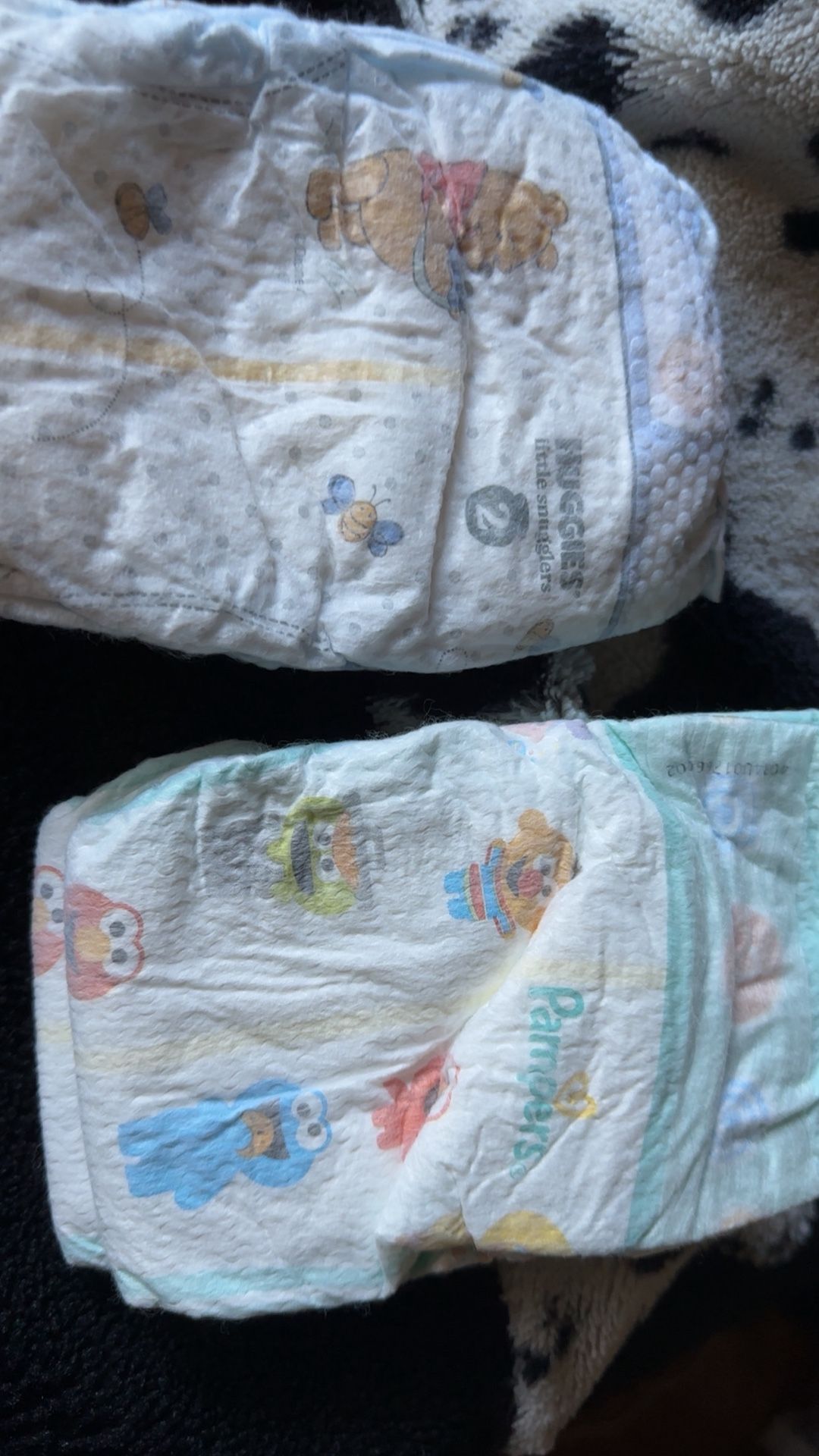4 Diapers (size2) 