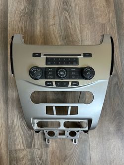 2008 ford focus stock stereo and trim OEM