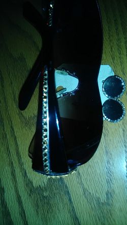 Sunglasses & earrings