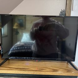 24” Insignia TV