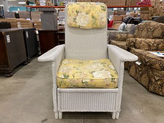 White Wicker Adjustable Outdoor Garden Chair with Pull Out Ottoman