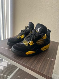 Air Jordan 4’s Thunders - Size 10