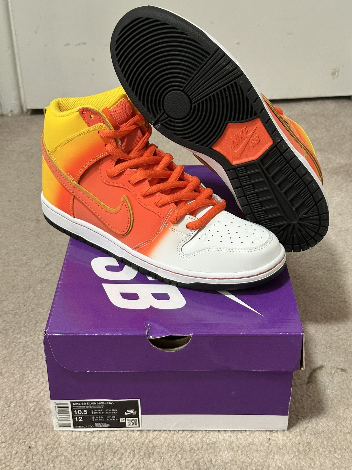 NIKE SB HIGH CANDY CORN HALLOWEEN SIZE 10.5