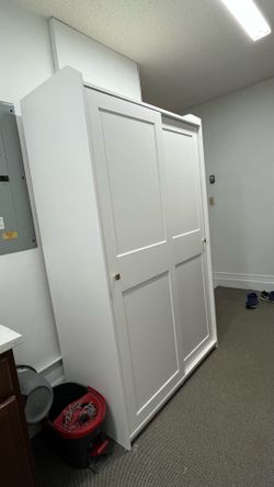 White Sliding Door Wardrobe / Closet