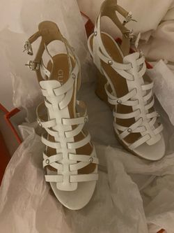 Beautiful GUESS Shoes - 7 1/2 7.5 - Mint Condition