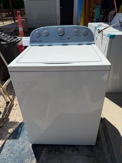 Whirlpool top-load washing machine with 2-in-1 removable agitator.