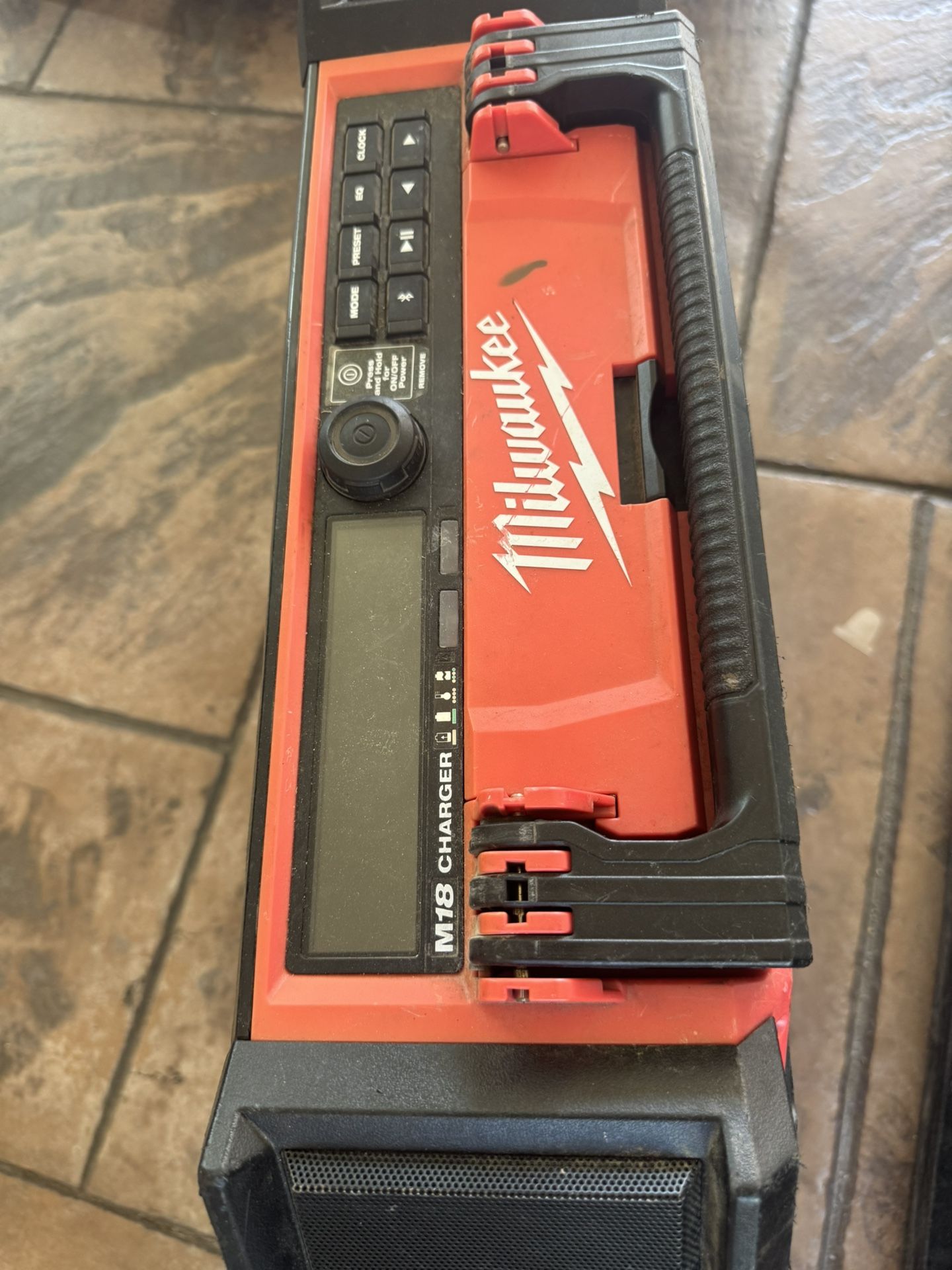 Packout Radio Milwaukee M18 Charger