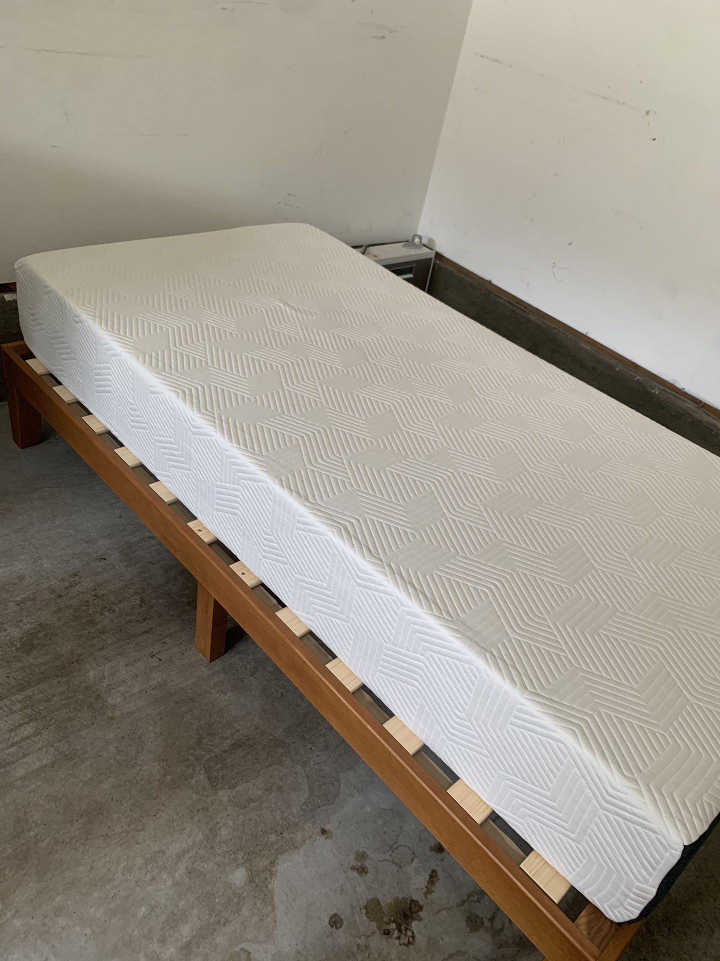 Twin 12in Platform Bed And Lucid 10in Mattress $110 Obo