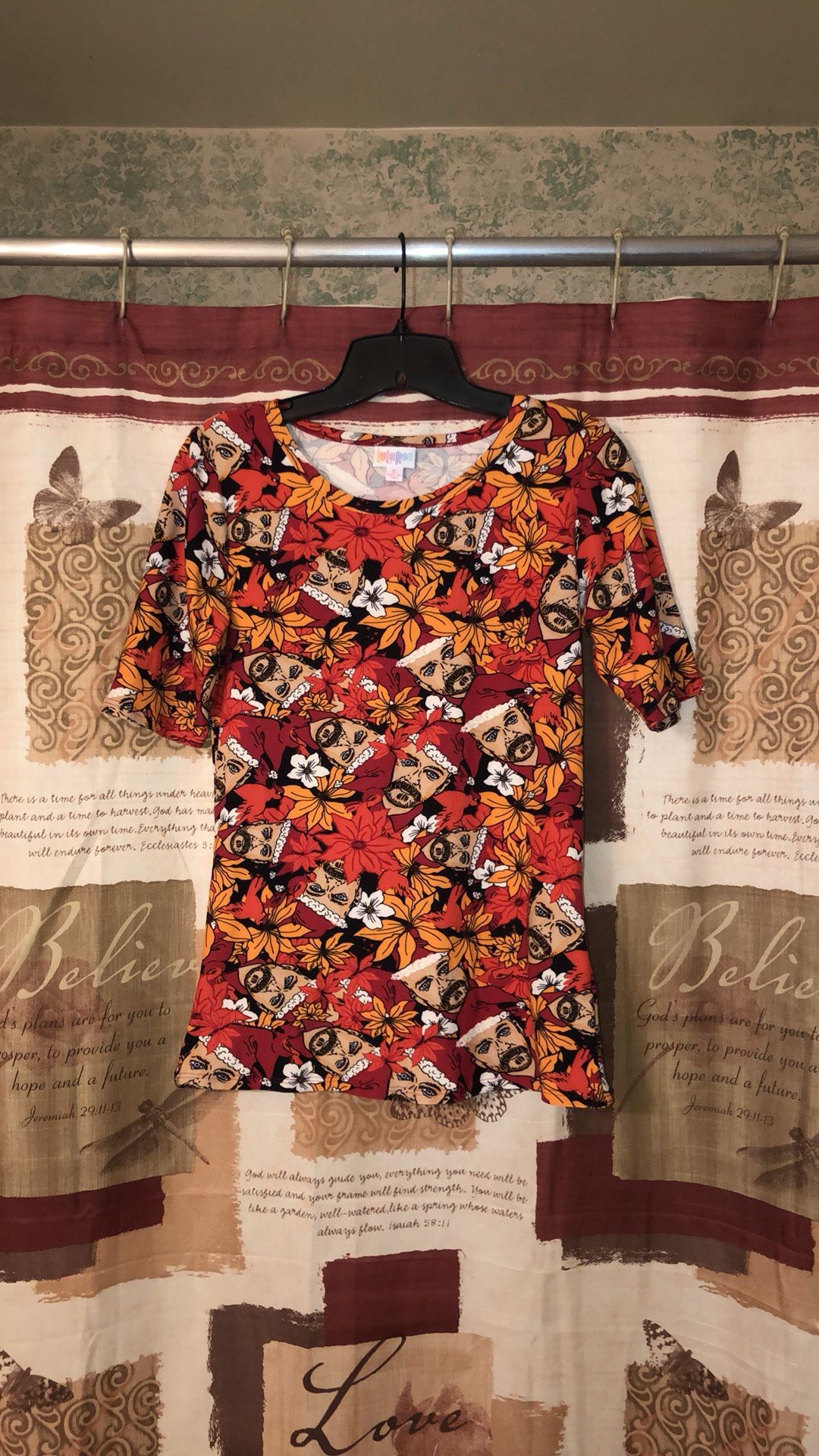 LulaRoe Unicorn Santa Man in Gigi sz Small