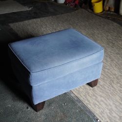 Roundhill Furniture Camero Fabric Cocktail Ottoman in Navy Blue.