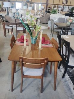 Table with 4 Chairs