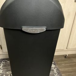 Simple human Trash Can 