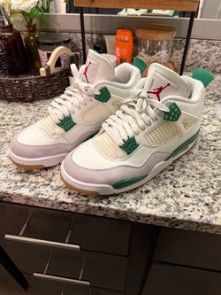 Jordan 4 Pine Green
