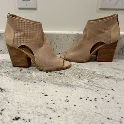 Vince Camuto “Bevina” Peep Toe Booties Size 8.5