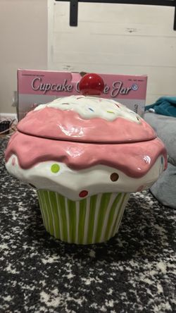 Cupcake Cookie Jar. Opened but unused.