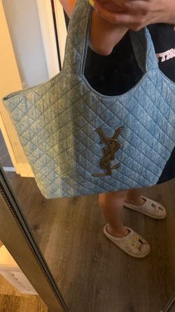 🧊Classy very hired to find large Denim Bag 🧊