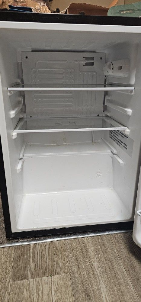 Insignia mini Fridge