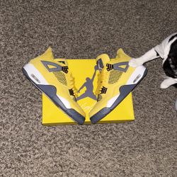 AJ4 Retro Lightning
