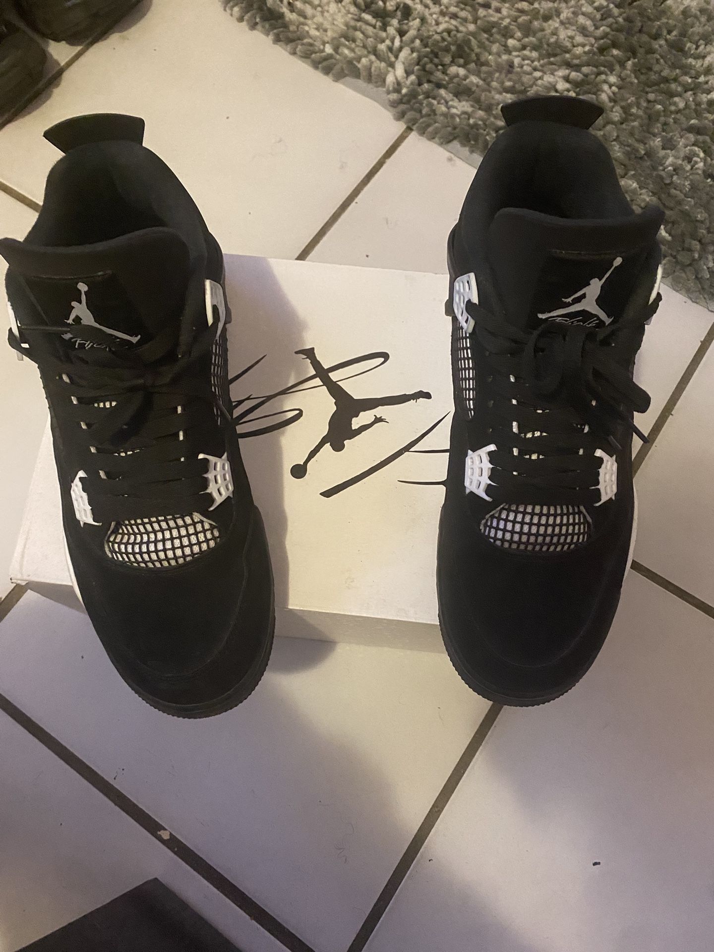 Air Jordan 4 Retro “White Thunder” BLACK/White