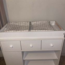 Baby Changing Table And Dresser