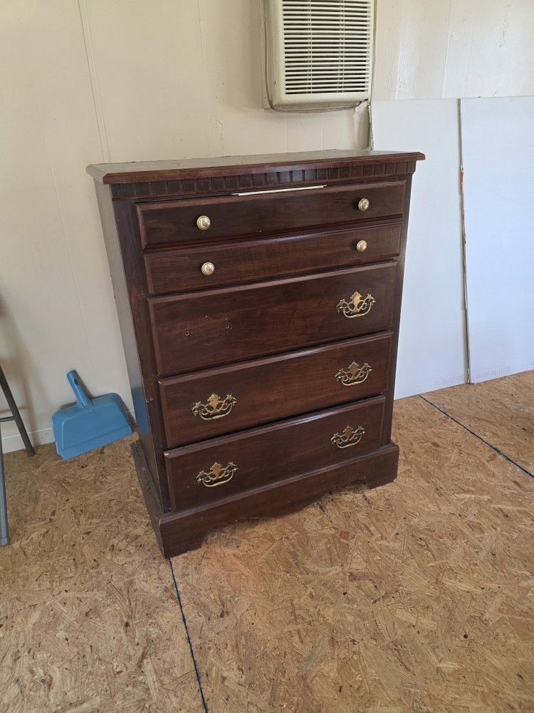 Dresser