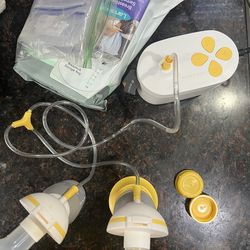 Madela breast pump with bag and instructions