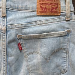 Woman Levi’s Jeans 
