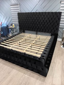 Queen Upholstered Bedframe