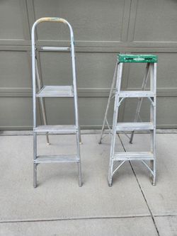 small ladder - 2 pcs
3' , 4' ladder
aluminum
some paint spotted
all for $15