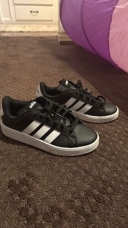 Adidas Grand Court Sneakers