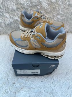 Men 9060 New Balance in size 8 1/2