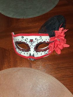 Day of dead mask in good condition never use