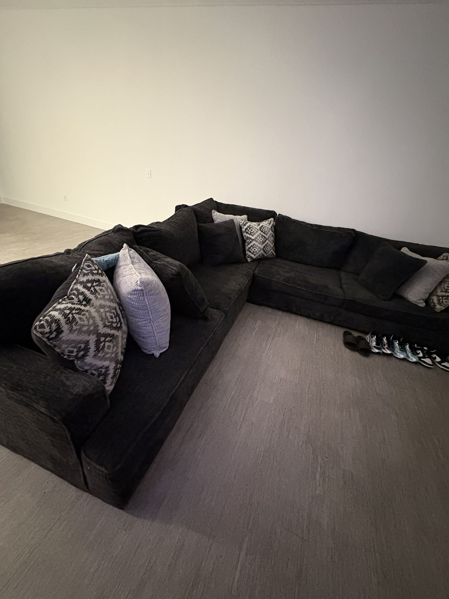 FOR SALE: Large Sectional Couch β Must Go ASAP