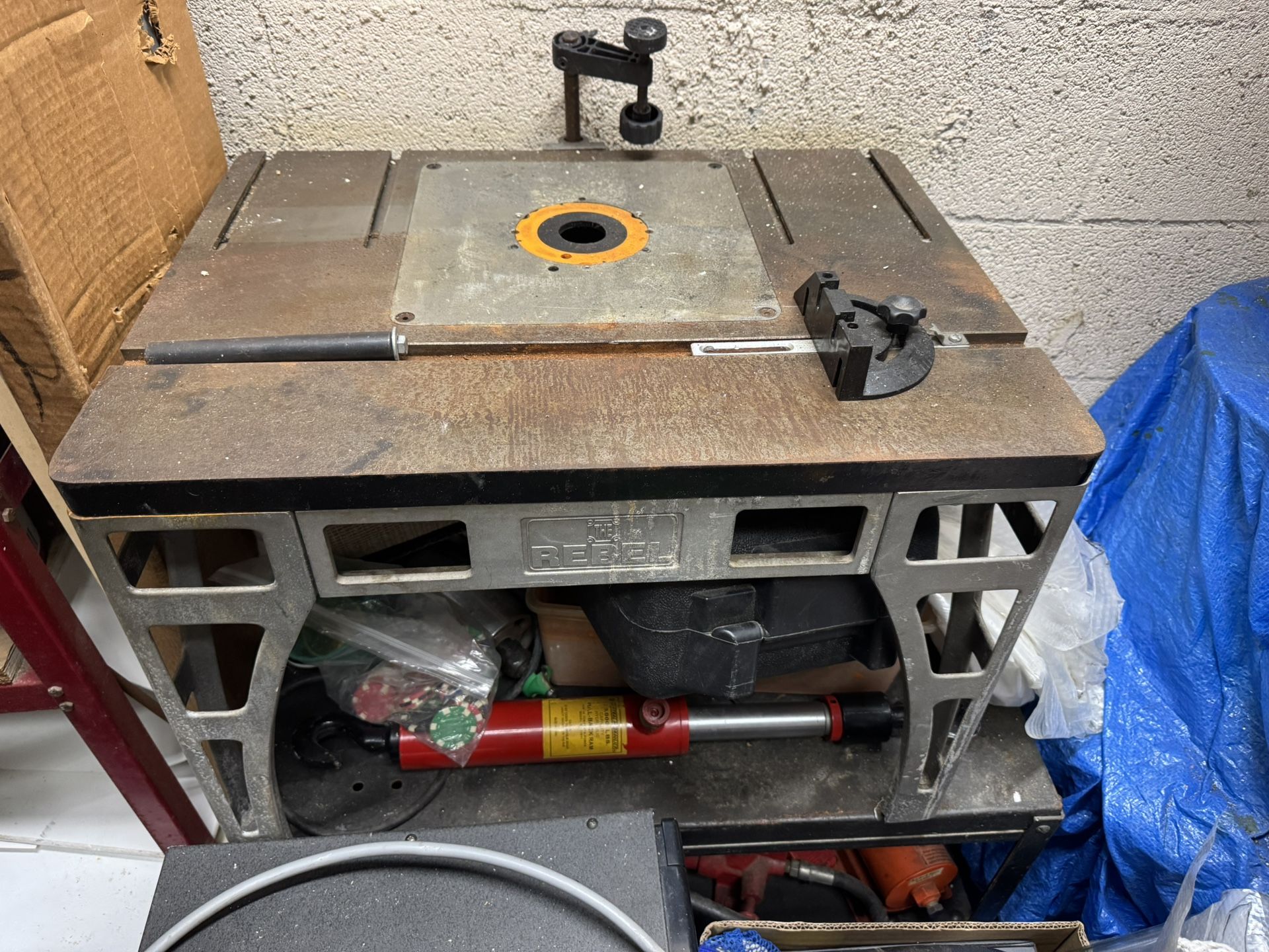 Router With Cast Iron Table